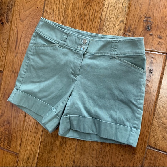 White House Black Market | Army Green Cuffed Shorts | Sz 00 - Picture 2 of 12